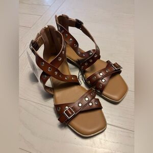 NWT Time and Tru gladiator size 6